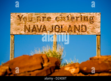 Il segno inviato, al confine tra Utah e Arizona annunciando l inizio della Navajo Lands. Foto Stock