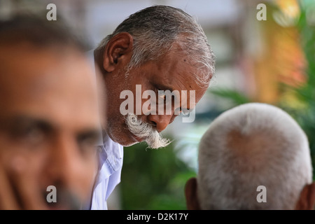 Uomo con grandi baffi Foto Stock