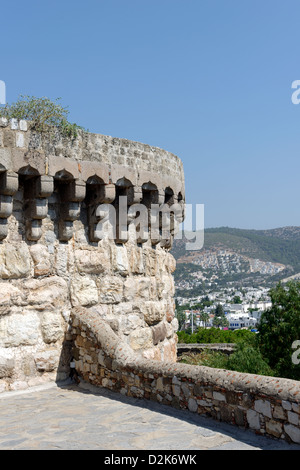 Bodrum Turchia. Vista dal XV secolo Crociato medievale castello di San Pietro, costruita dai Cavalieri Ospitalieri di San Giovanni. Foto Stock