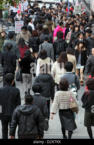 Tokyo, Giappone, scene di strada vicino alla Stazione di Shinjuku Foto Stock