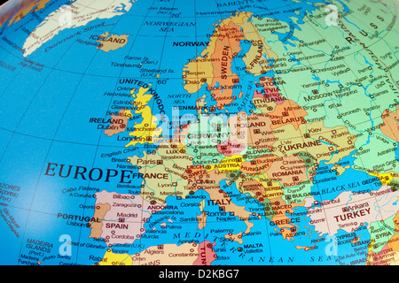 Mappa dell'Europa; una mappa del continente europeo che mostra i paesi di un mondo, 2013 Foto Stock