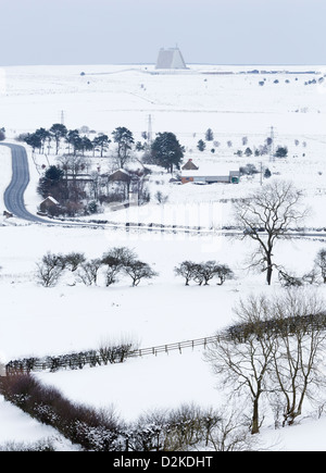 Royal Air Force Fylingdales, sulla North York Moors, raffigurato in pieno inverno. Foto Stock