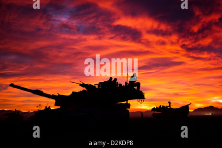 Stati Uniti Marine Corps M1A1 Abrams equipaggio serbatoio di preparazione per l'inizio dei giorni di eventi. Foto Stock