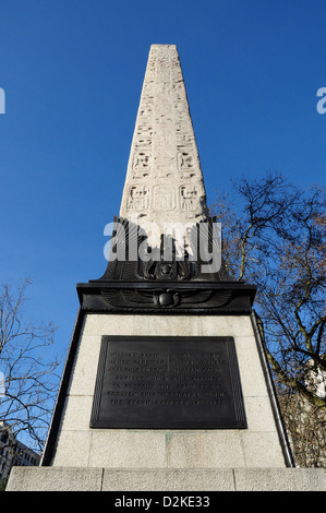 Cleopatra Needle, antico obelisco egiziano, Victoria Embankment, London, England, Regno Unito Foto Stock