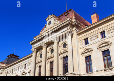 La nuova facciata rinnovata rumeno della banca nazionale di Bucarest Foto Stock