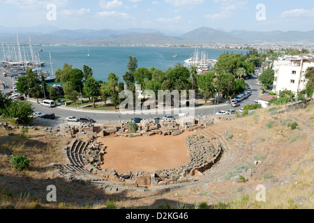 Fethiye Turchia. Vista di antichi ellenistica teatro romano nella località turistica cittadina costiera, la Lycian antica città di Telmessos Foto Stock