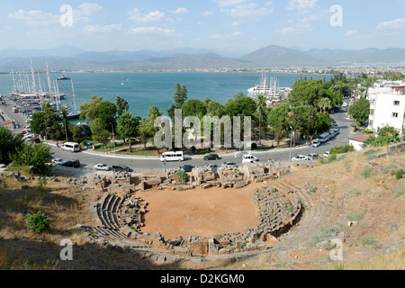 Fethiye Turchia. Vista di antichi ellenistica teatro romano nella località turistica cittadina costiera, la Lycian antica città di Telmessos Foto Stock