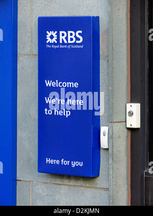 RBS Royal Bank of Scotland logo. Market Place, Kendal Cumbria, England, Regno Unito, Europa. Foto Stock