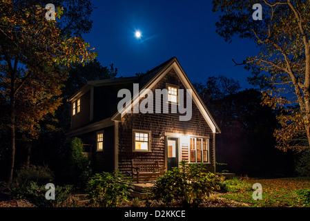 Accogliente bungalow a notte., Martha's Vineyard, Massachusetts, STATI UNITI D'AMERICA Foto Stock