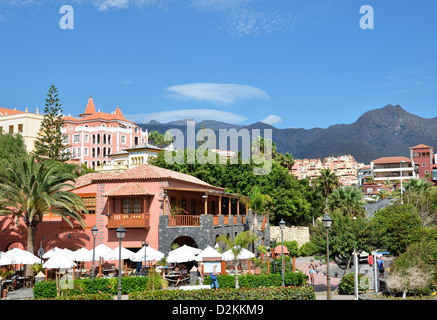 Hotel e appartamenti nella località di Bahia Del Duque sulla Costa Adeje, Tenerife, Isole Canarie Foto Stock