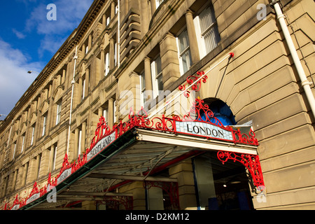 La stazione ferroviaria di Victoria, City Centre, Manchester, Inghilterra, Regno Unito Foto Stock