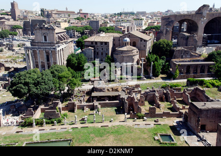 Roma. L'Italia. Vista in elevazione della sezione centrale del foro romano. Foto Stock