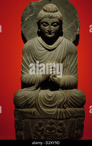 Statua del Buddha con dharmachakra mudra gesto. Gandhara. 2a-3a secoli D.C. Pergamon Museum. Berlino. Germania. Foto Stock