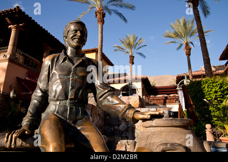 Statua in bronzo del musicista Sonny Bono nel centro cittadino di Palm Springs su Palm Canyon Drive, Palm Springs, California, Foto Stock