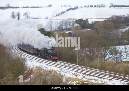 LMS Stanier Classe 5, 4-6-0. Cinque nero,44871 treno a vapore vicino a bassa Barone fattoria di legno Armathwaite Eden Valley, Cumbria, Inghilterra, Regno Unito. Foto Stock