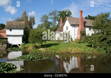 Medieval Moated Manor House e gatehouse NT Brockhampton inferiore Herefordshire England Regno Unito Foto Stock