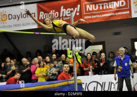 Vincitore della categoria di donne di Hustopecska latka, incontro internazionale nel salto in alto Alessia Trost dell Italia è vista in Hustopece (circa 206 km a sud-est di Praga, Repubblica ceca, 26 gennaio 2013. (CTK foto/Vaclav Salek) Foto Stock