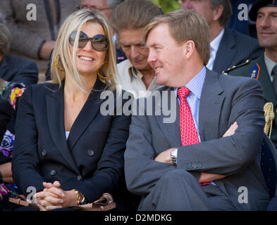 La regina Beatrice dei Paesi Bassi abdicazione FILE PIX: il principe Willem-Alexander e la principessa Maxima della apre il nuovo centro visitatori di Dunea nella loro città natale Wassenaar, , 15 settembre 2012. Il centro visitatori offre informazioni sull'acqua astrazione nel dune e natura. Foto: Patrick van Katwijk Foto Stock