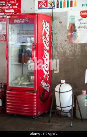 Frigorifero per bevande nel ristorante Foto Stock