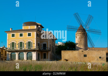 Il mulino a vento, Santa Catalina District,Palma, isola di Maiorca, Baleari, Spagna Foto Stock