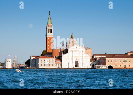 Vista dalla banchina a Piazza San Marco a San Giorgio Maggiore Isola, Venezia, Sito Patrimonio Mondiale dell'UNESCO, Veneto, Italia, Europa Foto Stock