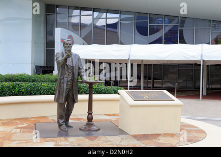 Il dott. John Pemberton statua, World of Coca Cola, Pemberton Park, Atlanta, Georgia, Stati Uniti d'America, America del Nord Foto Stock