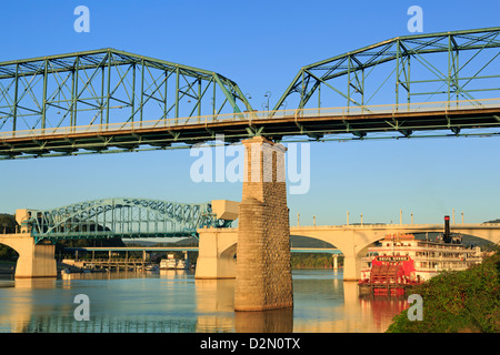 Walnut Street e il ponte sul fiume Tennessee, Chattanooga, Tennessee, Stati Uniti d'America, America del Nord Foto Stock