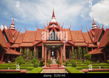 Cortile del Museo nazionale di Phnom Penh, Cambogia, Indocina, Asia sud-orientale, Asia Foto Stock