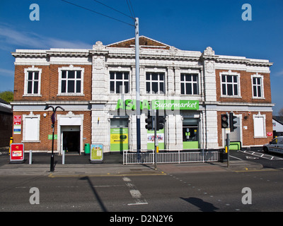 Supermercato Asda sulla strada Middlewood Sheffield England Regno Unito Foto Stock