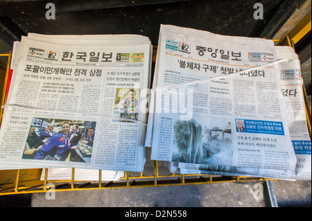 Il New York quotidiani, Korea Times e Corea quotidianamente sono visto in Koreatown in New York Foto Stock