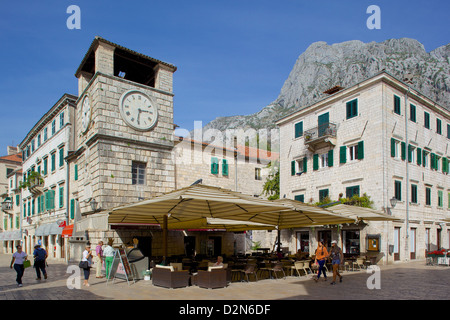 Città vecchia di Clock Tower, Centro Storico, Patrimonio Mondiale dell Unesco, Kotor, Montenegro, Europa Foto Stock