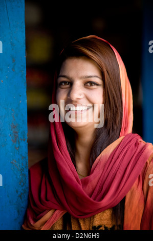 Ritratto di Puspa Paudel, Naya Pul, Annapruna Himal, Nepal, Asia Foto Stock