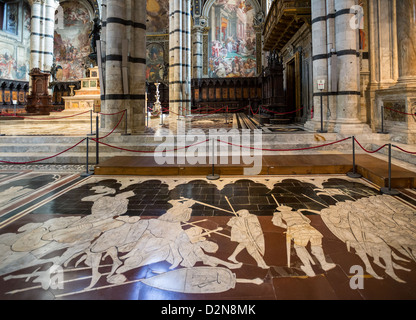 L'Italia, Siena, intarsi di marmi colorati del Duomo il piano Foto Stock