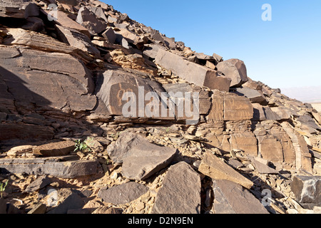 Arte rupestre in corrispondenza del sito di Foum Chenna, Oued Tasminaret Valley, Tinzouline, Valle di Draa, Marocco, Africa del Nord Foto Stock