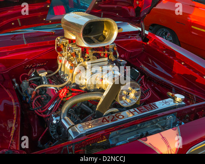 American muscle car chrome sovralimentato V8 motore Foto Stock