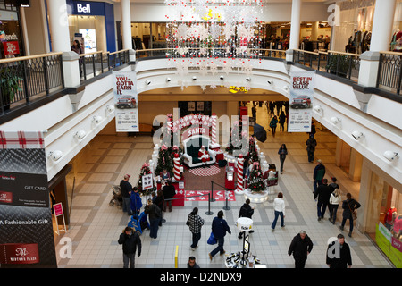 Midtown Plaza Mall con santa grotta prima di natale Saskatoon Saskatchewan Canada Foto Stock