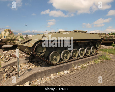 Il Mowag 3M1 "Pirat 18" è un carro armato svizzero utilizzato per operazioni militari. È riconosciuto per la sua protezione corazzata e la potenza di fuoco, progettata per la versatilità in varie situazioni di combattimento. Foto Stock