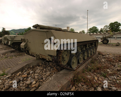 Il Mowag 3M1 "Pirat 18" è un veicolo corazzato progettato per uso militare, che fornisce mobilità e protezione in situazioni di combattimento. Noto per il suo design robusto e le armi avanzate, il Pirat 18 è utilizzato per varie operazioni tattiche nella guerra moderna, offrendo capacità di difesa avanzate per le forze di terra. Foto Stock