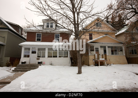 Case di carattere durante il periodo invernale in caswell hill Saskatoon Saskatchewan Canada Foto Stock