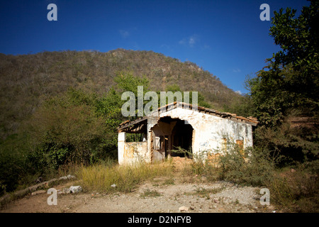 Una casa abbandonata in mazatlan, Messico Foto Stock