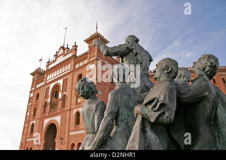 Torero scultura davanti la corrida arena Plaza de Toros de Las Ventas a Madrid Foto Stock