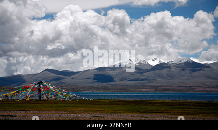 Il lago Manasarovar vicino Monte Kailash, un pellegrinaggio indù Foto Stock