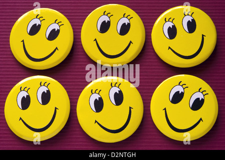 Smile scudetti in studio di impostazione Foto Stock