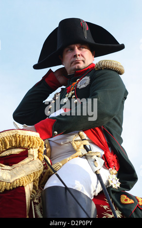Napoleone Bonaparte, un militare francese e leader politico e l'Imperatore dei Francesi da 1804 a 1815 rappresentato da un attore. Foto Stock