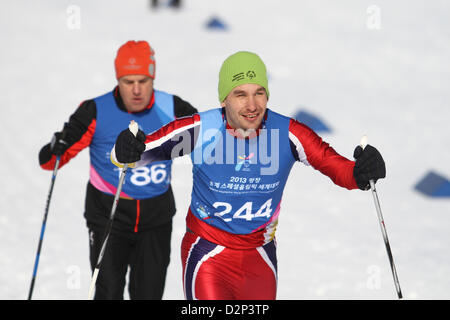 Pyeongchang, Corea del Sud. Il 30 gennaio 2013. I giovani atleti del Cross Country eseguire durante il 1° giorno al mondo Winter Special Olympics in Puengchang in Corea nel gennaio 30,2013. Credito: Yiannis Kourtoglou / Alamy Live News Foto Stock