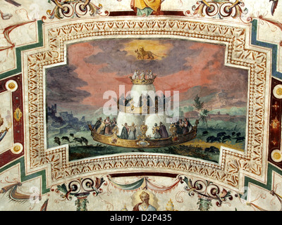 La Pigna nei Musei Vaticani è una grande scultura in bronzo situata nel cortile del Belvedere. È un esempio importante di arte romana, creata durante il regno dell'imperatore Augusto. La Pigna simboleggia l'antica influenza romana sull'arte paleocristiana e rimane una caratteristica iconica della collezione del Vaticano. Foto Stock