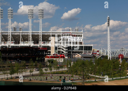 Fontane a banche park downtown Cincinnati in Ohio reds baseball river entertainment Great American Ballpark stadium Foto Stock