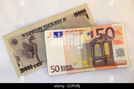 Berlino, Germania, 10000-yen fatture e 50-le banconote in euro Foto Stock