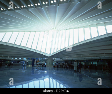 Il terminale principale interno dell'aeroporto di Bilbao, Bilbao, provincia di Biscaglia, Paesi Baschi Foto Stock