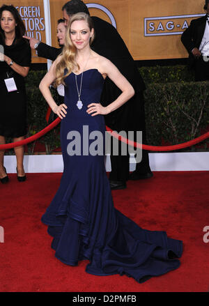 Gen 26, 2013 - Los Angeles, California, Stati Uniti - Amanda Seyfried arriva per il 2013 SAG Awards presso lo Shrine Auditorium. (Credito Immagine: © Lisa O'Connor/ZUMAPRESS.com) Foto Stock